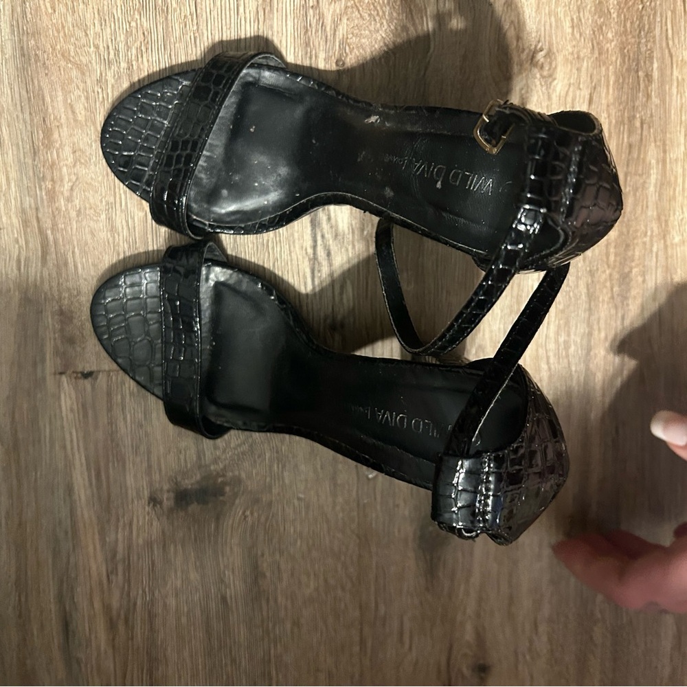 Wild Diva Black Croc-Embossed Women's Sandals